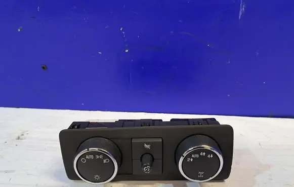 Chevrolet Tahoe Light switch 15221546