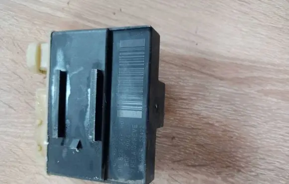 Peugeot 308 Glow plug pre-heat relay 9662570880