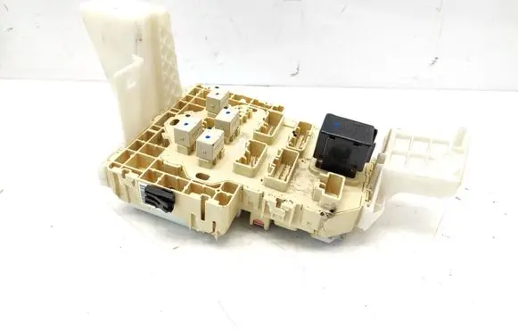 Suzuki SX4 Fuse module 3677079J41