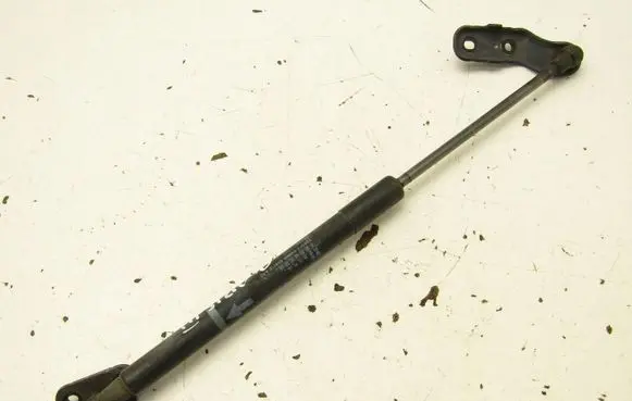 Toyota Yaris Tailgate strut 689500W620