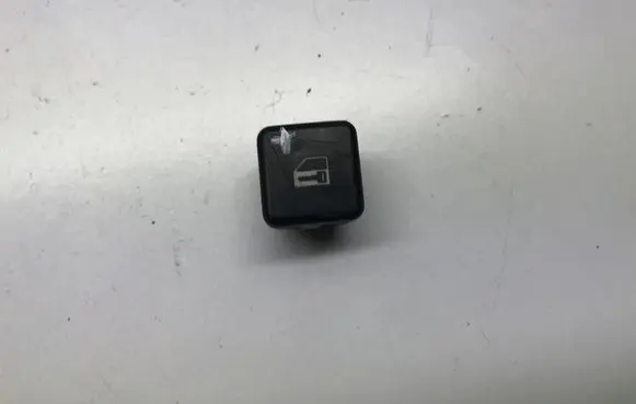 BMW 5 E39 Central locking switch button 8360828