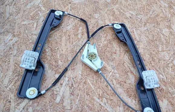 Fiat Freemont Rear window lifting mechanism without motor 961925102 961926102