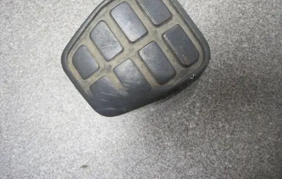 Volkswagen Golf III Brake pedal 321721173
