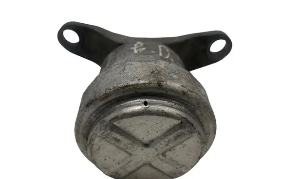Ford Mondeo MK IV Engine mount bracket 8L8021M06 66916F012DD