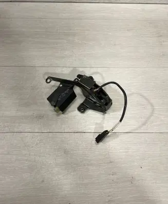 BMW 5 E39 Tailgate/trunk/boot lock/catch/latch 8368196