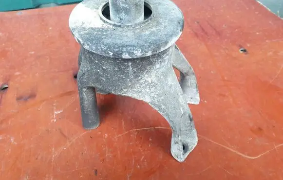 Volkswagen Transporter - Caravelle T5 Engine mount bracket 7H0199849A 7H0199849