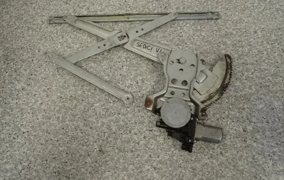 Suzuki SX4 Front door window regulator with motor 