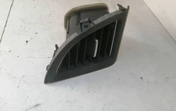 Honda CR-V Dashboard side air vent grill/cover trim 77615T0AA1