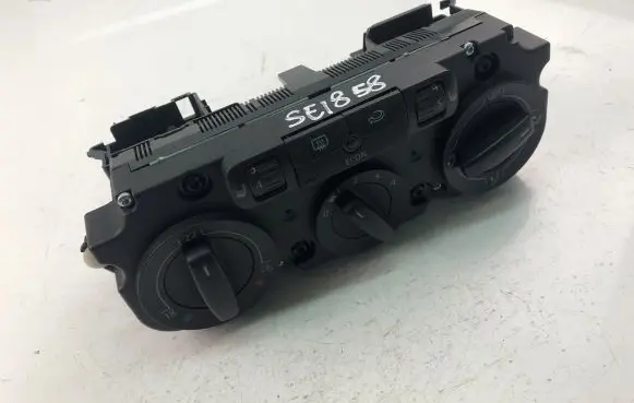 Volkswagen Golf V Interior fan control switch 537011CF