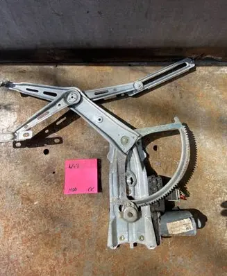 Opel Zafira A Front door window regulator with motor 90579355 101249200