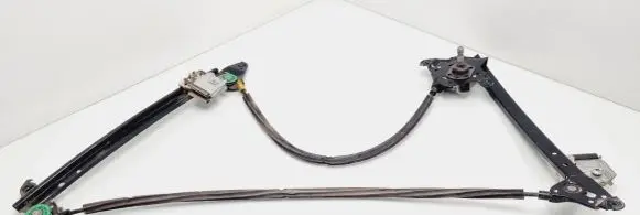 Rear door manual window regulator