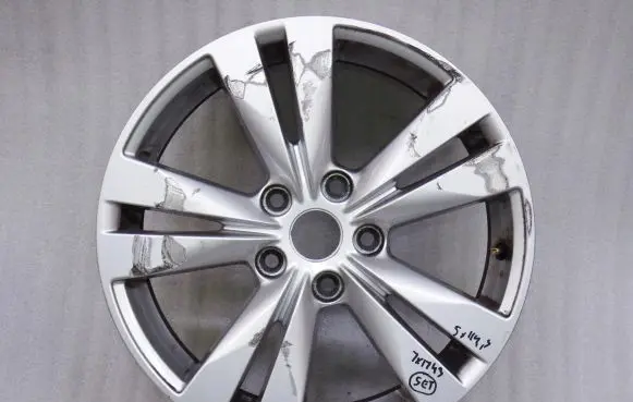 Renault Koleos I R17 alloy rim 