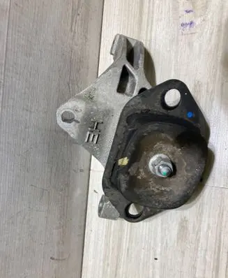 Renault Arkana Gearbox mounting bracket 112339294R