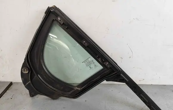 Rear vent window glass
