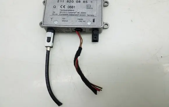 Mercedes-Benz CLS C219 Aerial antenna amplifier A2118200885