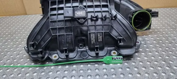 Volkswagen Golf V Intake manifold 03C129711AD