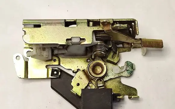 Mercedes-Benz Sprinter W901 W902 W903 W904 Front door lock A9017201135