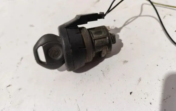 BMW 3 E46 Ignition lock 8363099