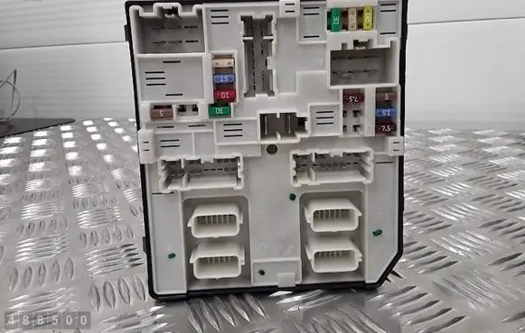Renault Kangoo II Fuse module 284B63414R