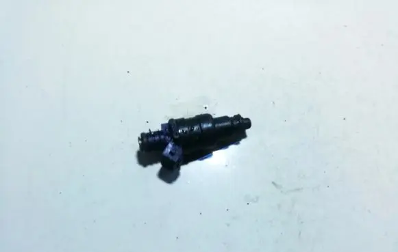 Renault Megane I Fuel injector 866313 323h