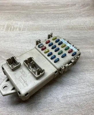 Subaru Legacy Fuse module 980924