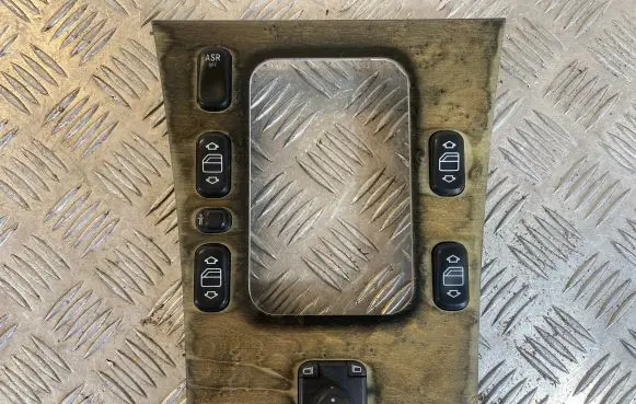 Mercedes-Benz E W210 Electric window control switch 2108208610 03750013