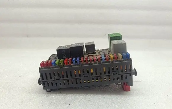 Volkswagen Transporter - Caravelle T4 Fuse module 357937039
