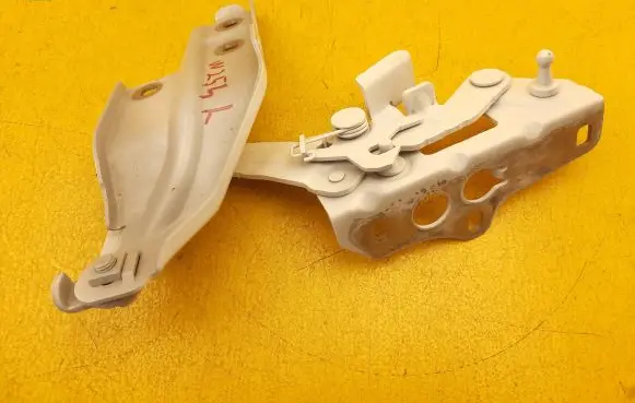 Mercedes-Benz GLC C254 Engine bonnet/hood hinges