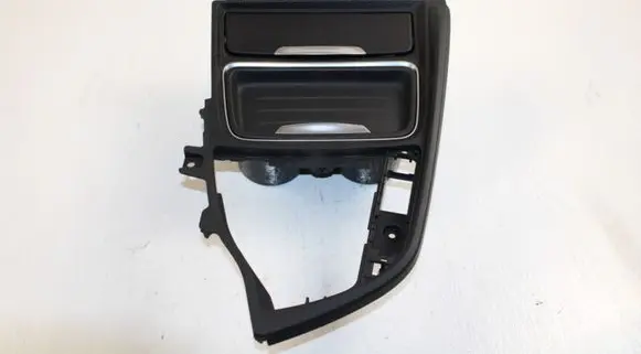 Cup holder front
