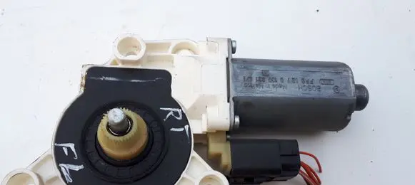 Chrysler Town & Country V Front door window regulator motor 0130821471