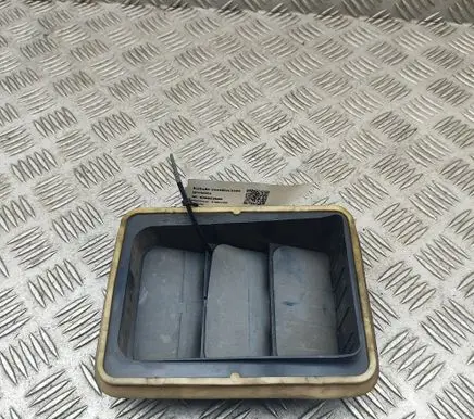 Peugeot 308 Quarter panel pressure vent 96384903