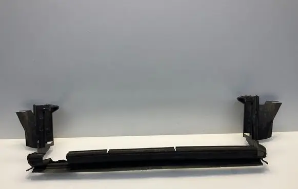 Mercedes-Benz E W211 Intercooler air guide/duct channel A2115050630 2115050630