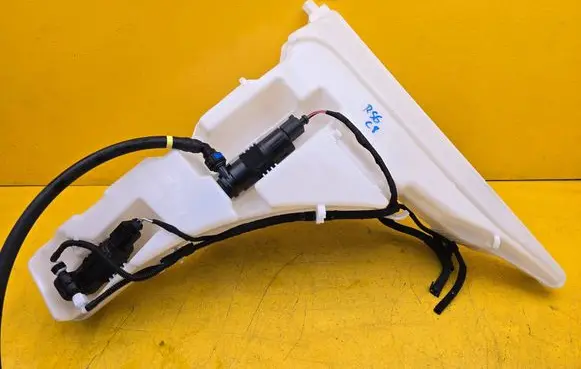 Audi RS6 C8 Windshield washer fluid reservoir/tank 4K0955451F