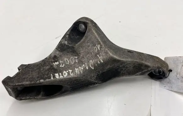 Audi A4 S4 B7 8E 8H Engine mounting bracket 8E0199307S
