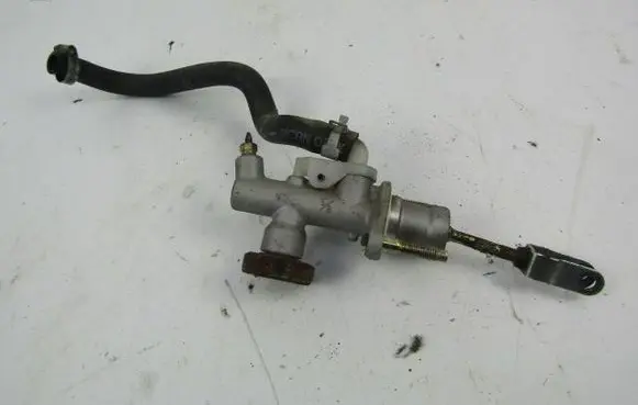 Nissan Almera Tino Clutch master cylinder 