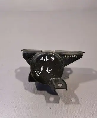 Hyundai i20 (PB PBT) Engine mount bracket