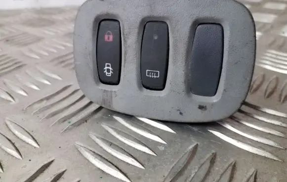 Opel Vivaro Windscreen/window heater switch