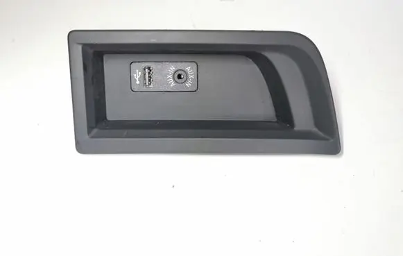 BMW 1 F20 F21 AUX in-socket connector 51169207357 105026812