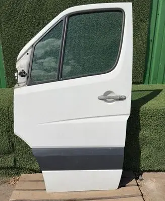 Volkswagen Crafter Front door 9067200005 A9067200005