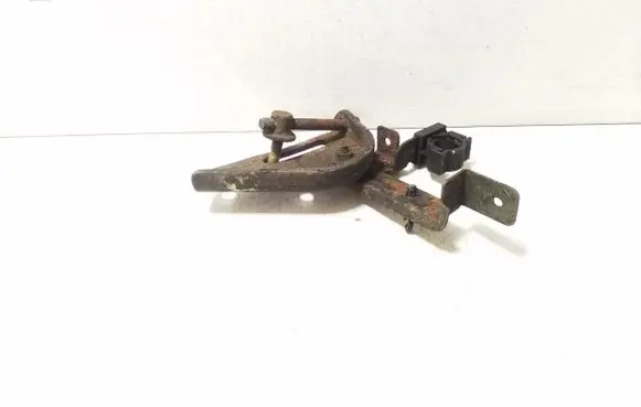 Nissan X-Trail T30 Engine mounting bracket