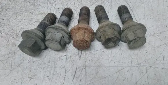 Renault Master III Nuts/bolts 