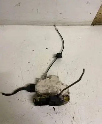 Audi A4 S4 B7 8E 8H Front door lock 8E1837015AA