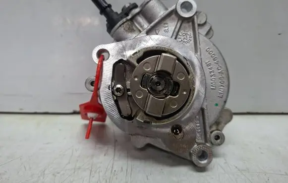 Peugeot 208 II Vacuum pump S27647158 9812133880