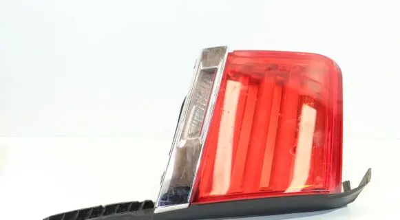 BMW 7 F01 F02 F03 F04 Tailgate rear/tail lights 7182205