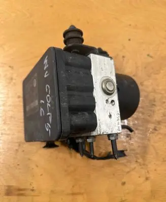 Volkswagen Golf V ABS Pump 1K0907379Q 00005305F3 10096003553