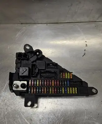 BMW 5 E60 E61 Fuse module 690661901