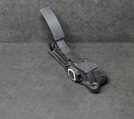 Mercedes-Benz ML W164 Accelerator throttle pedal A1643000104