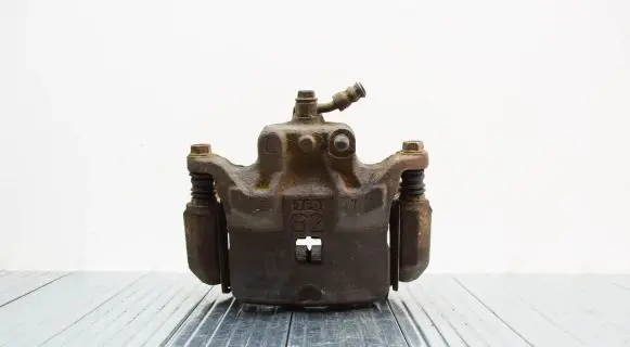 Nissan Juke I F15 Front brake caliper