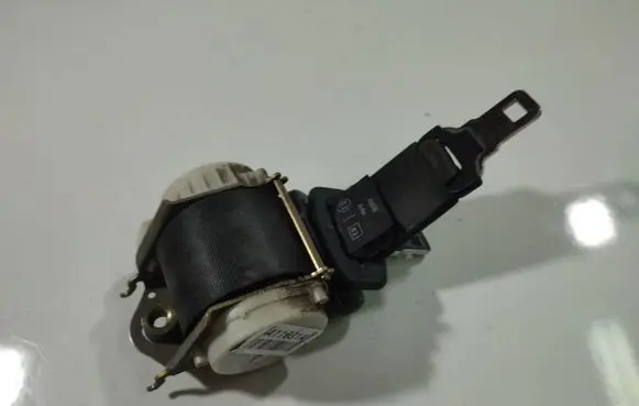 Renault Clio III Rear seatbelt 33056057A