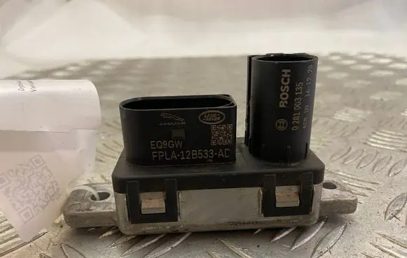 Land Rover Discovery 5 Glow plug pre-heat relay FPLA12B533AD